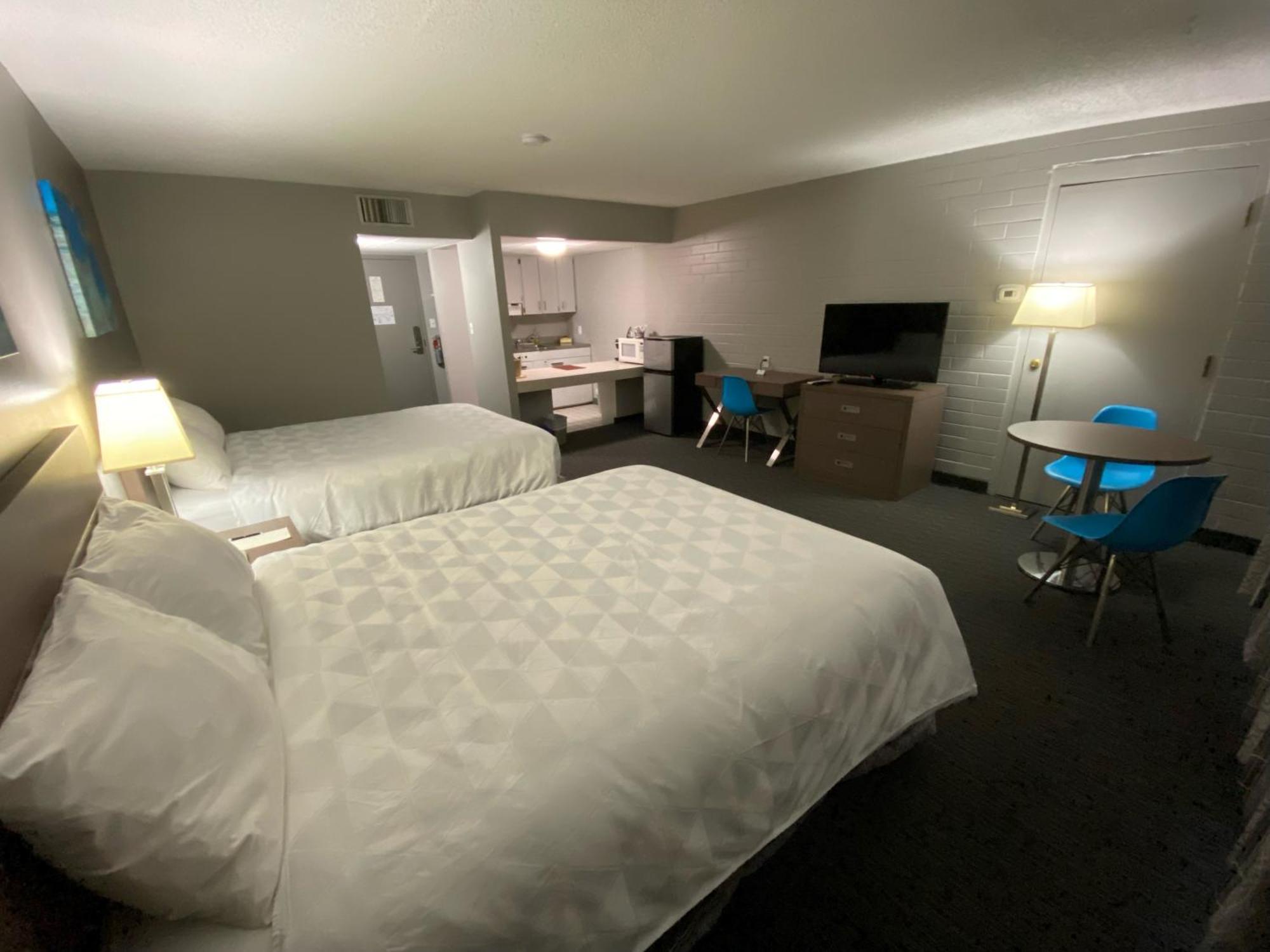 Travelodge By Wyndham Grande Prairie Exterior photo