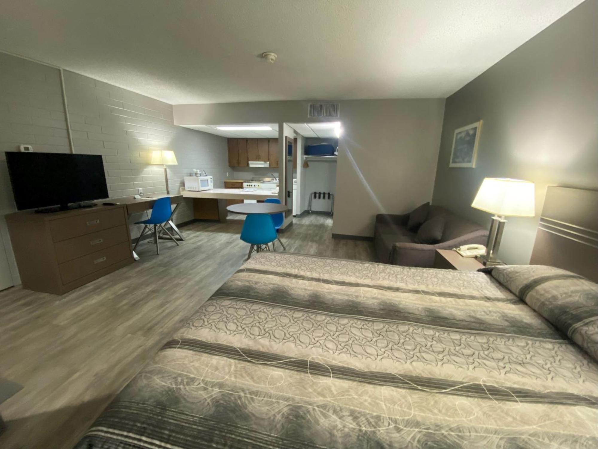 Travelodge By Wyndham Grande Prairie Exterior photo