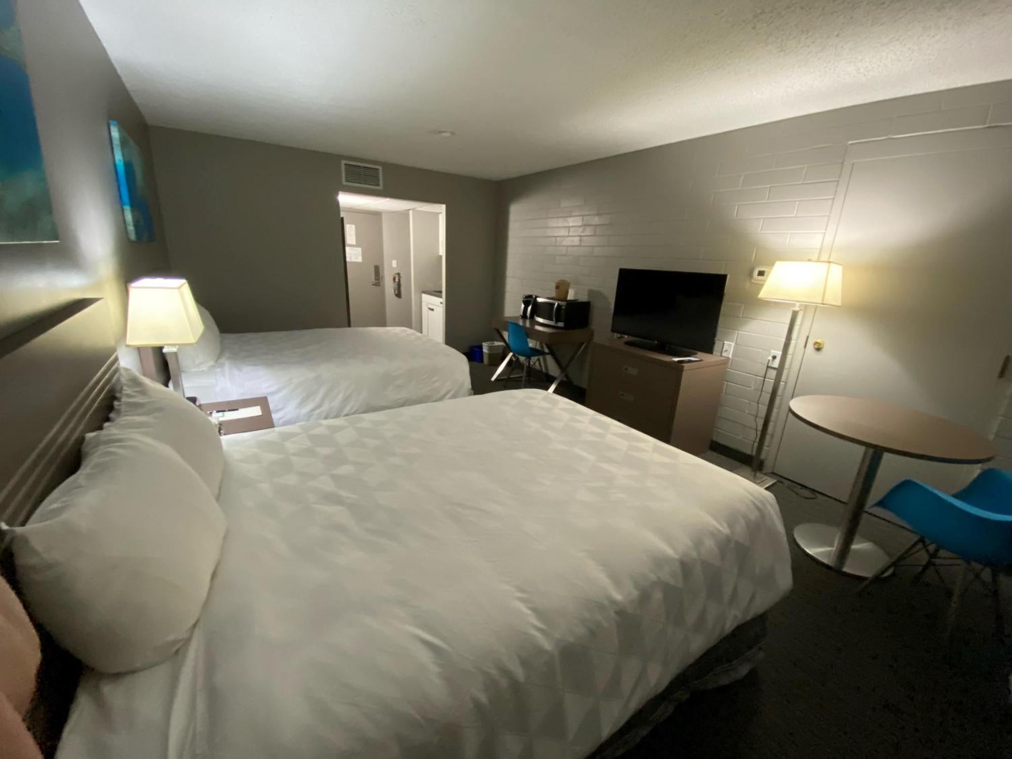 Travelodge By Wyndham Grande Prairie Exterior photo