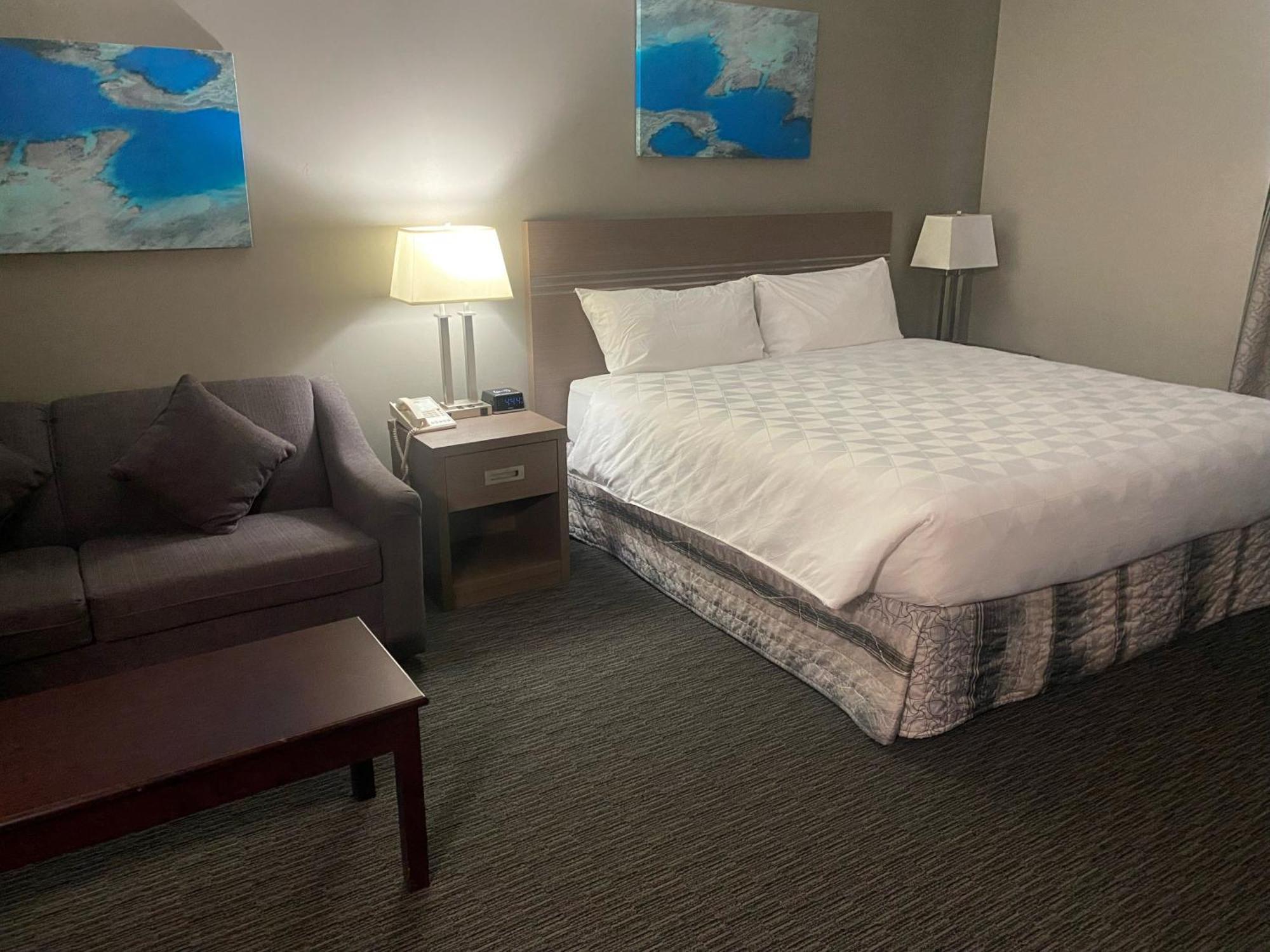 Travelodge By Wyndham Grande Prairie Exterior photo