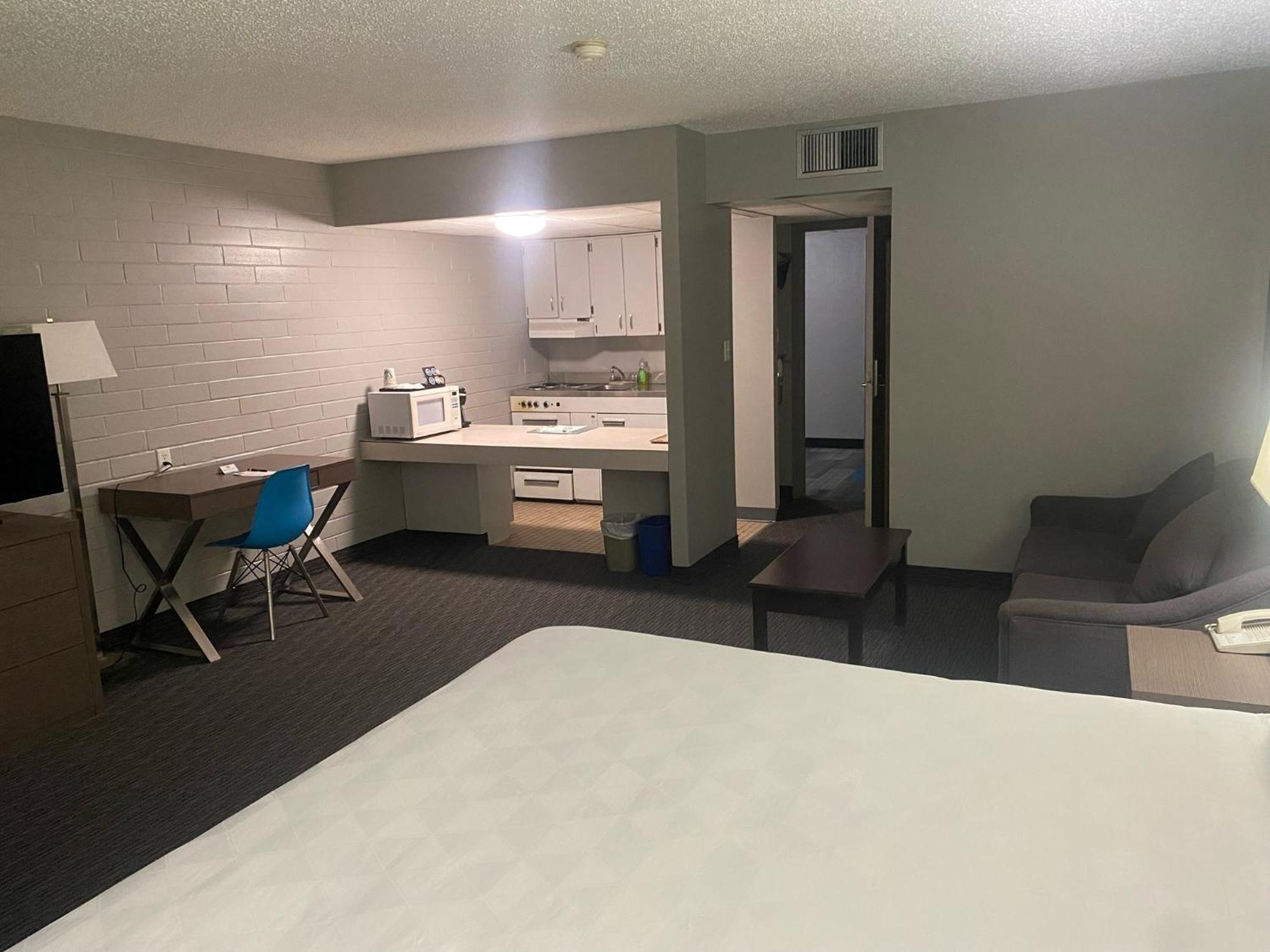 Travelodge By Wyndham Grande Prairie Exterior photo