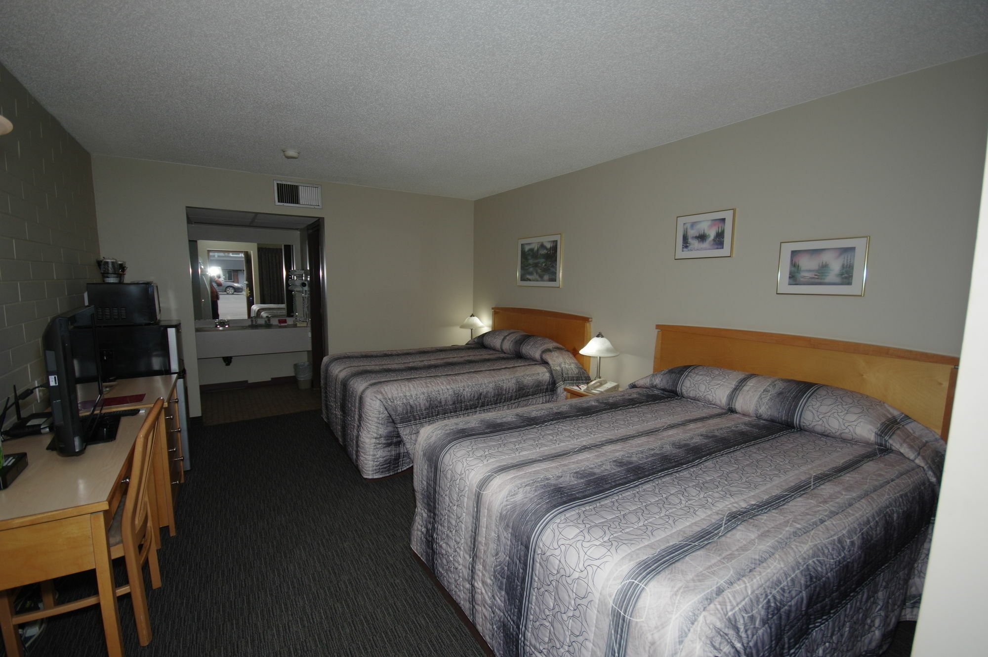 Travelodge By Wyndham Grande Prairie Exterior photo