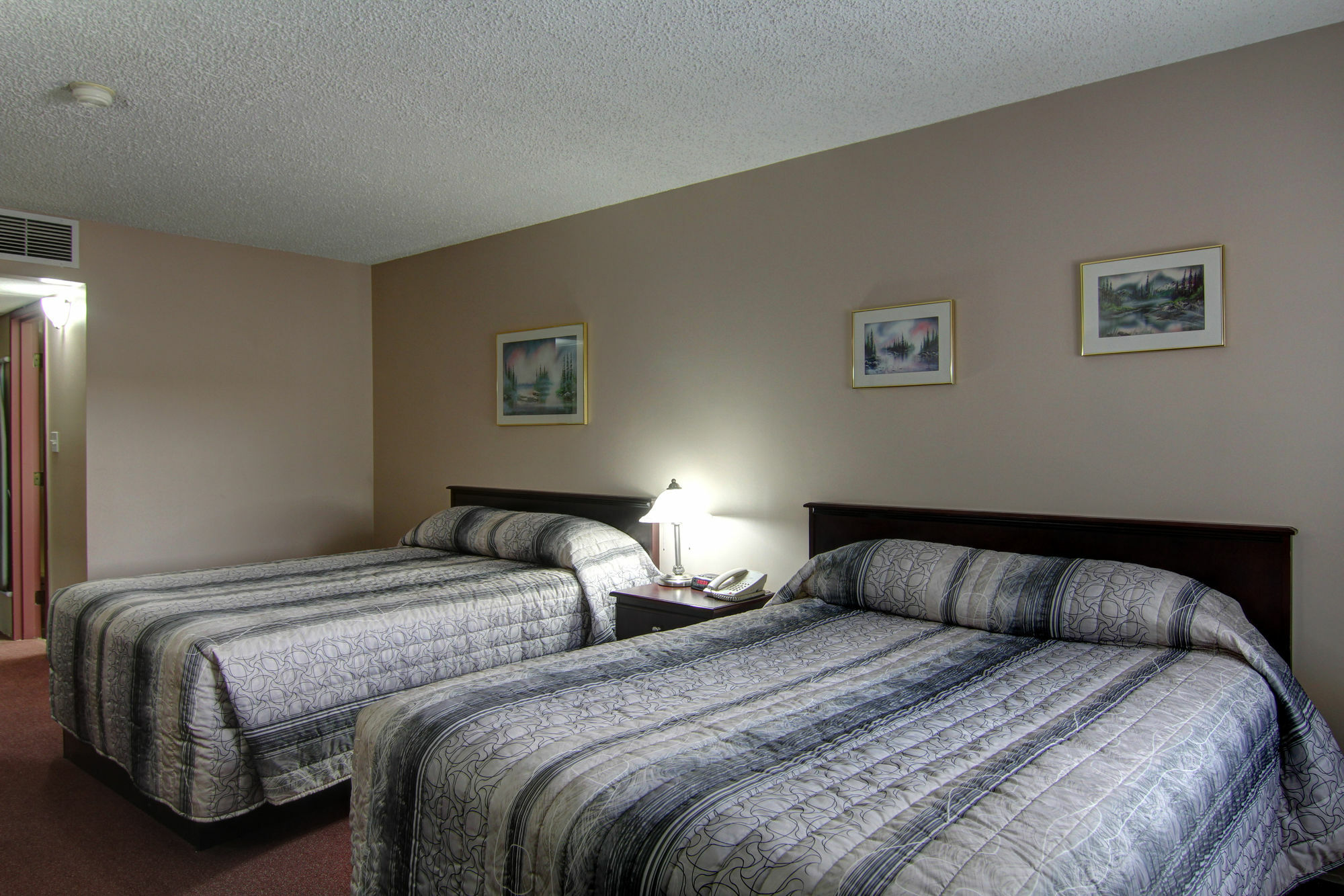 Travelodge By Wyndham Grande Prairie Exterior photo
