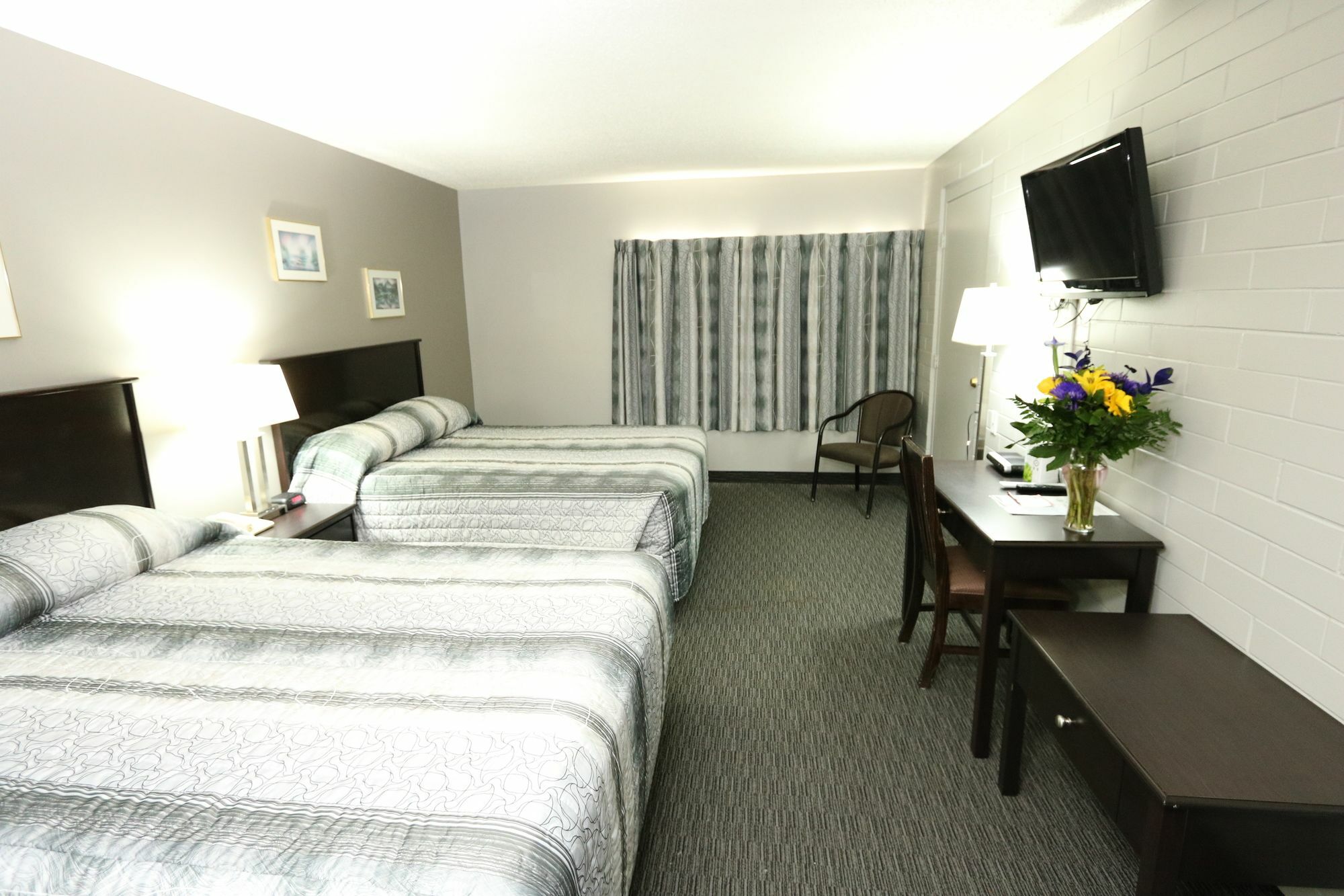 Travelodge By Wyndham Grande Prairie Exterior photo